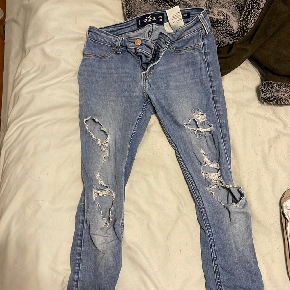 ripped hollister jeans width 25 length 28